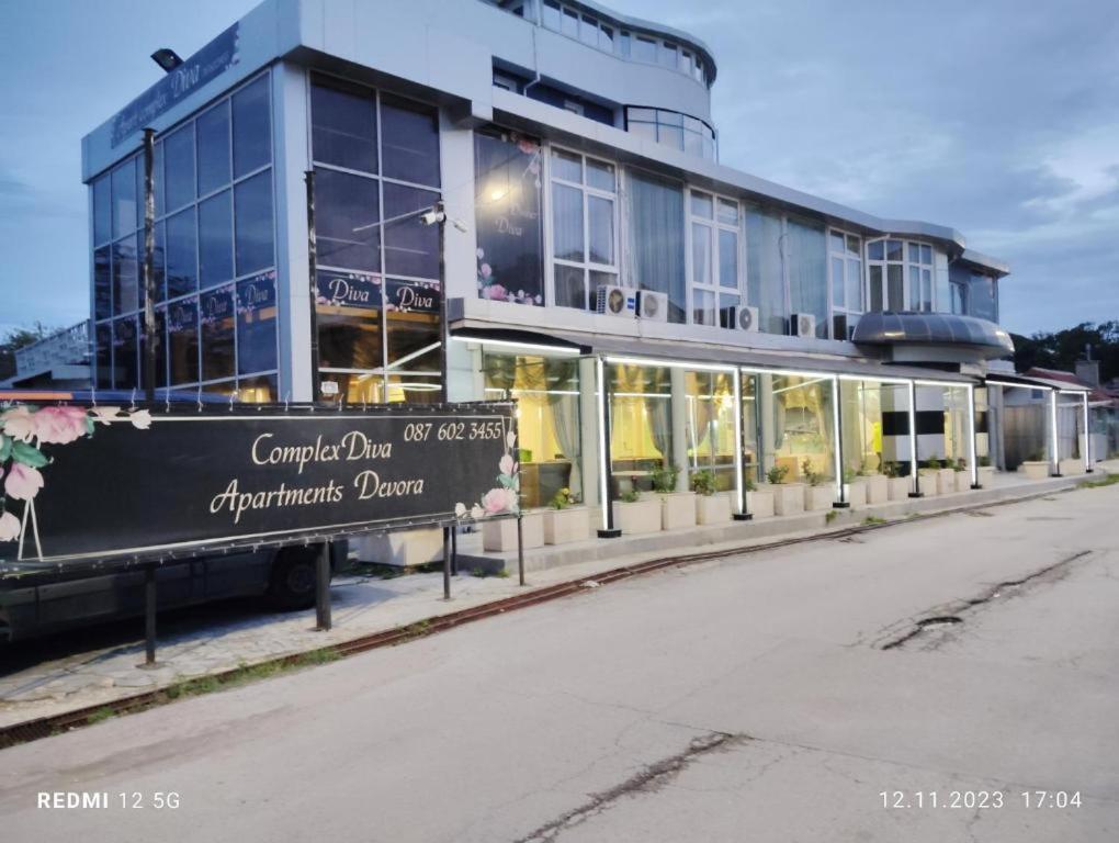 Complex Diva& Bar & Restaurant Apartment Saints Constantine and Helena